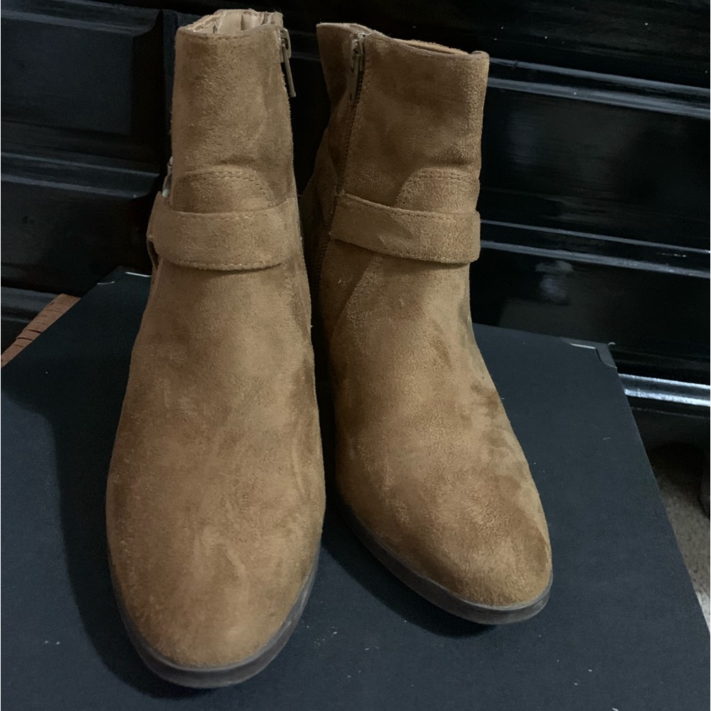New Directions- Corduroy buckled booties- Sz 6